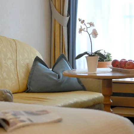 Xander 酒店 洛伊塔施